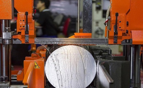 惠东立式金属带锯床切削出现跑带故障解决方法！